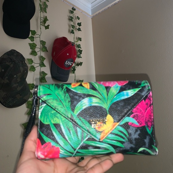 SOLD‼️VICTORIA SECRET WALLET💚 - Picture 2 of 3